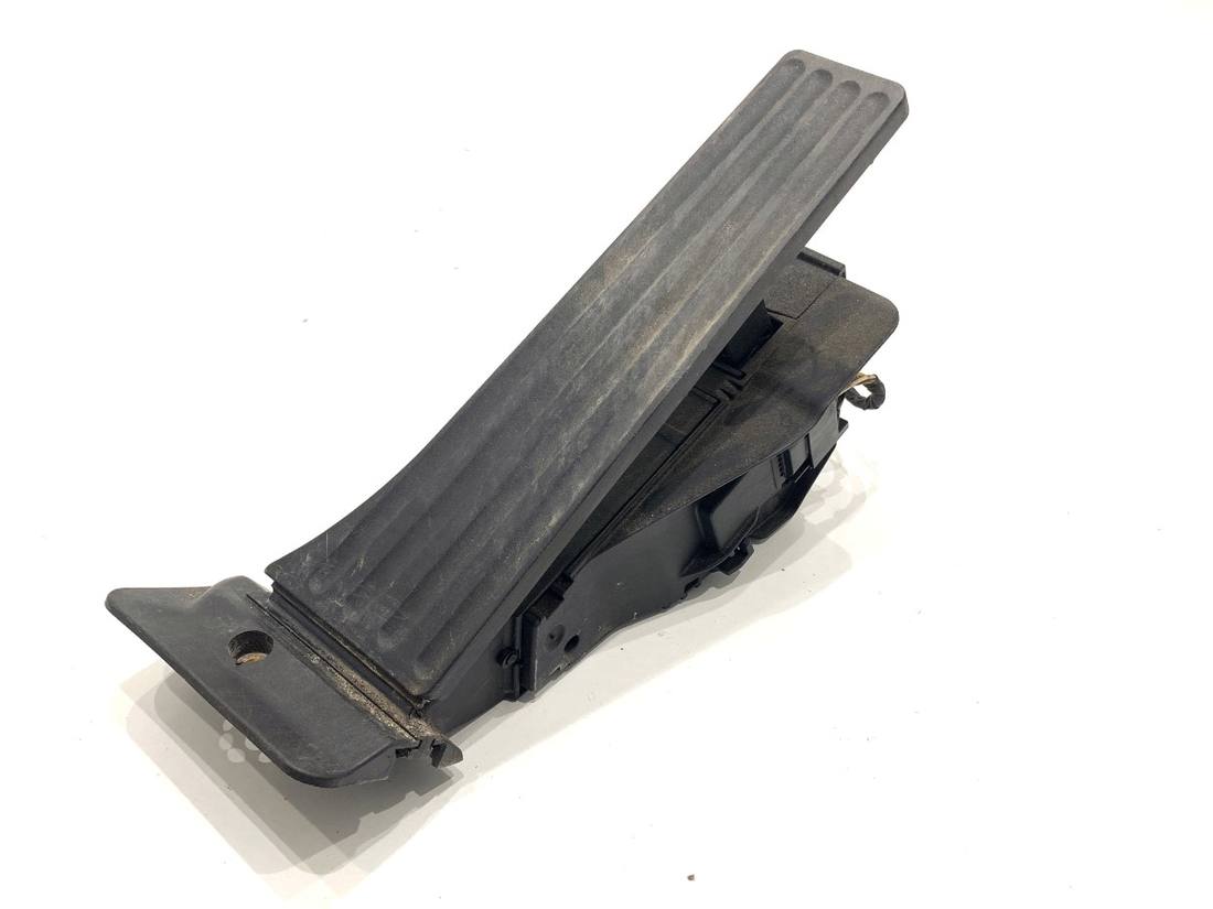 Педаль газу потенціометр BMW 5 G30 6889822