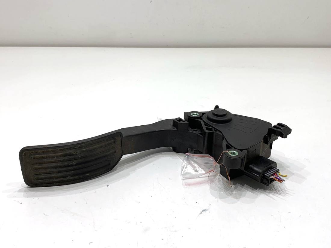 Педаль газа потенциометр Nissan Juke 180023RA0B