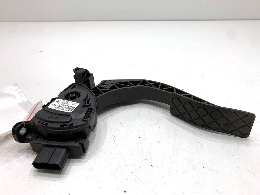 Педаль газу потенціометр Audi A8 D4 8K1723523A