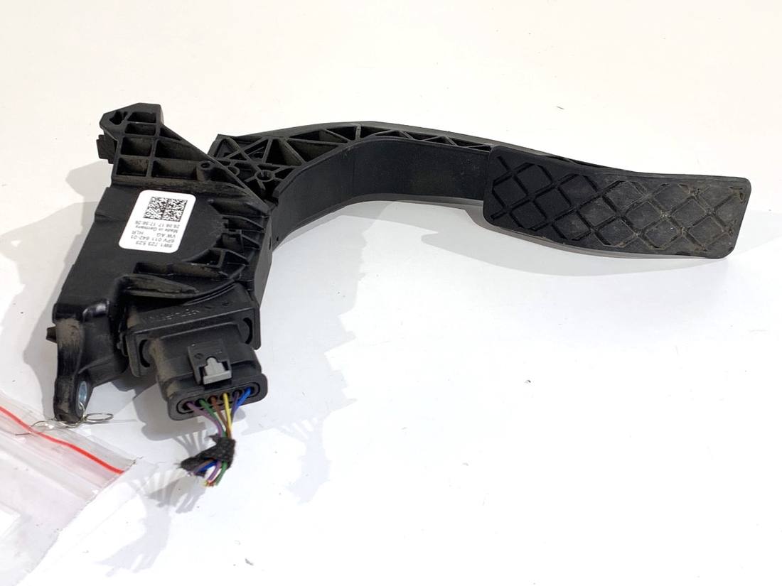 Педаль газу потенціометр Audi A4 B9 8W1723523
