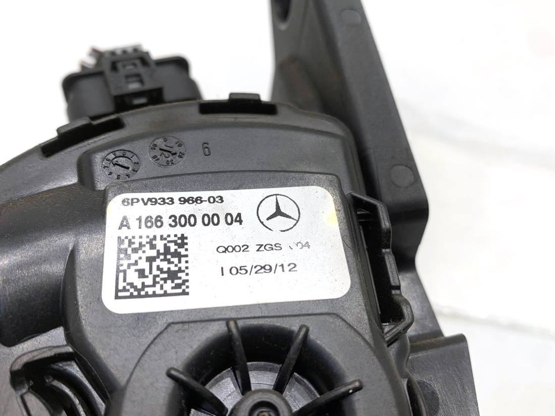 Педаль газу потенціометр Mercedes GL X166 A1663000004 — фото деталі 5