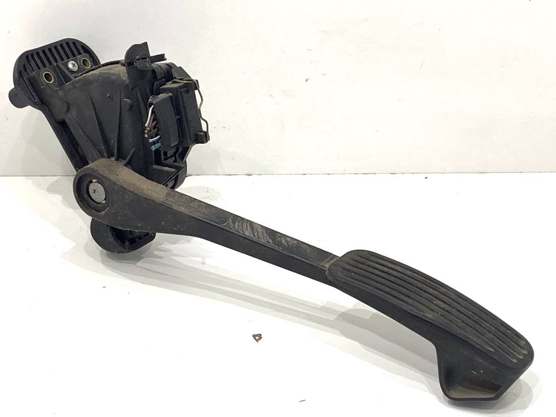 Педаль газа потенциометр Volvo V70 30636004