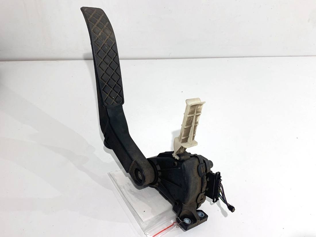 Педаль газу потенціометр Volkswagen Touareg 7L6723507