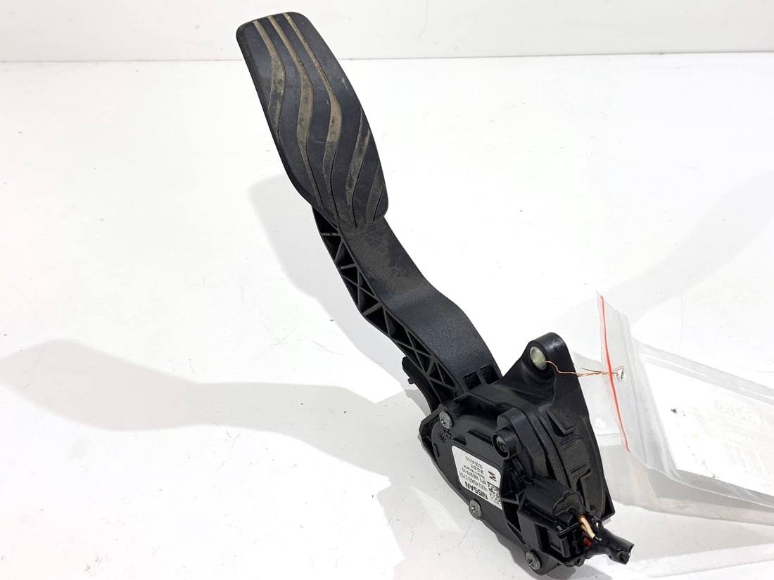 Педаль газа потенциометр Nissan Qashqai 180024BA0B