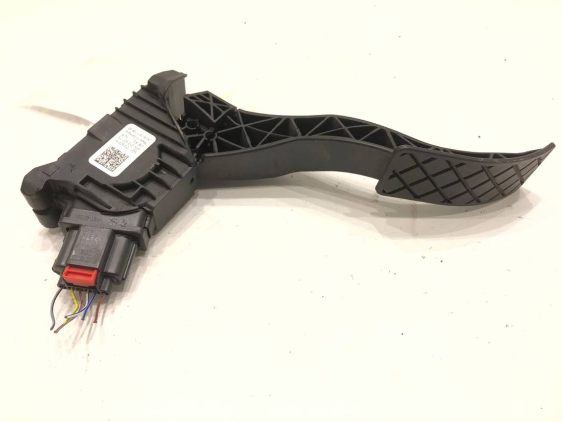 Педаль газу потенціометр Volkswagen Passat B8 5Q1723503H