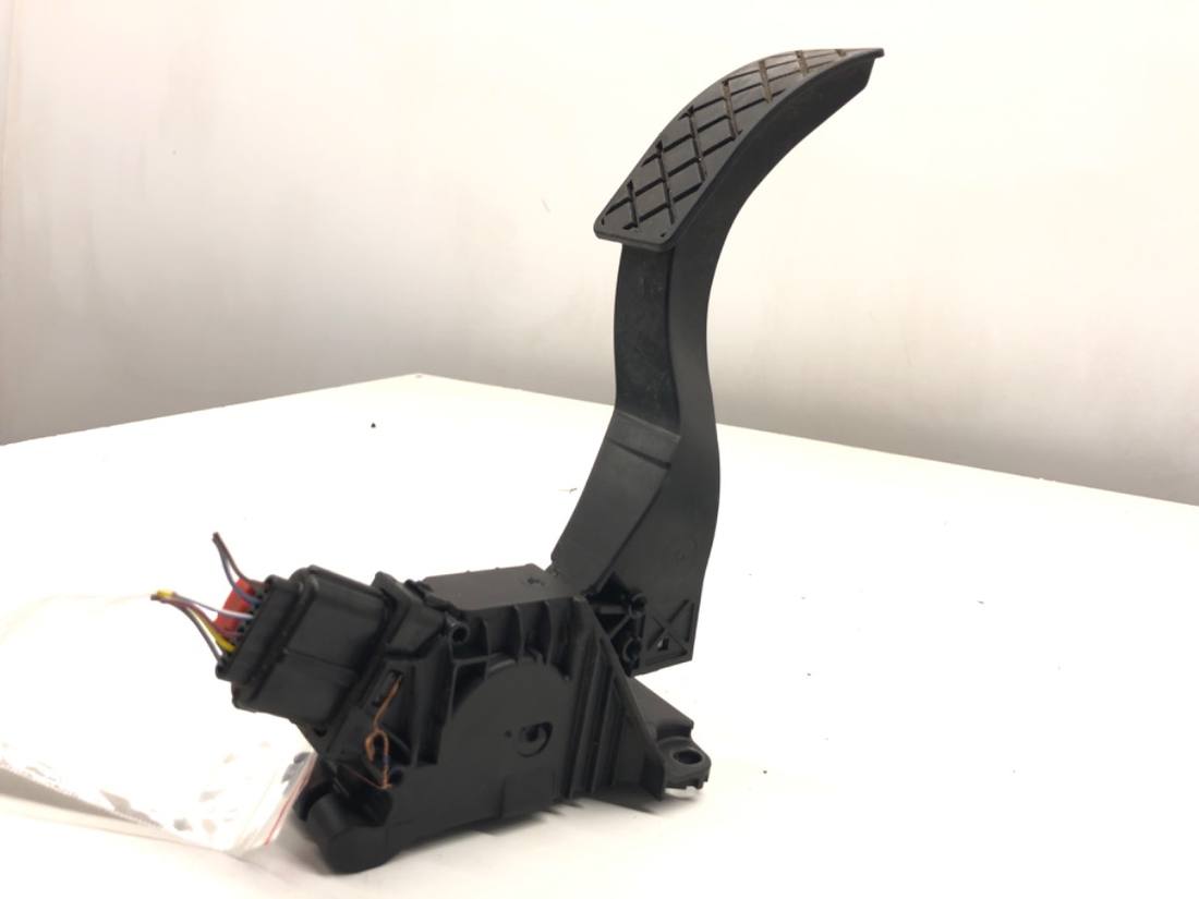 Педаль газу потенціометр Volkswagen Passat B8 5Q1723503K