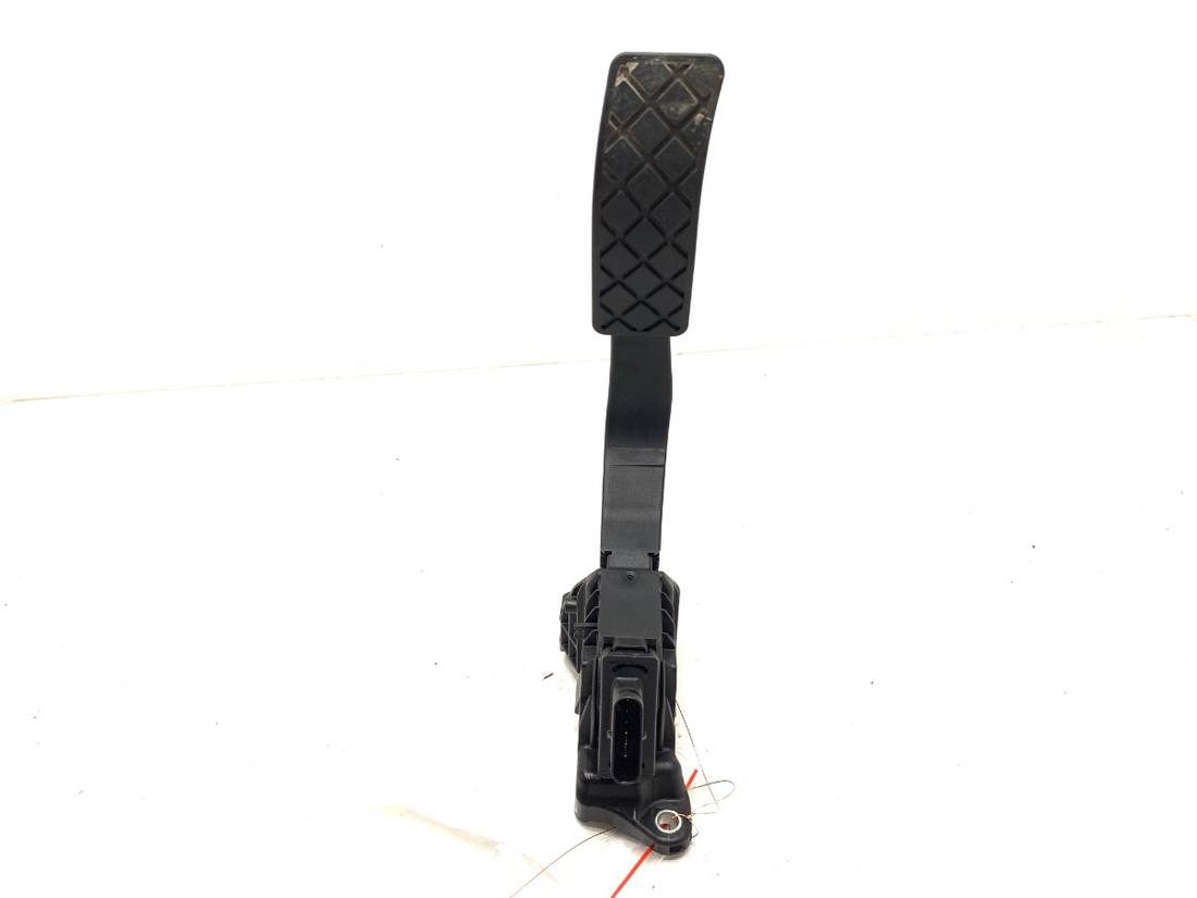 Педаль газу потенціометр Audi A4 B9 8W1723523