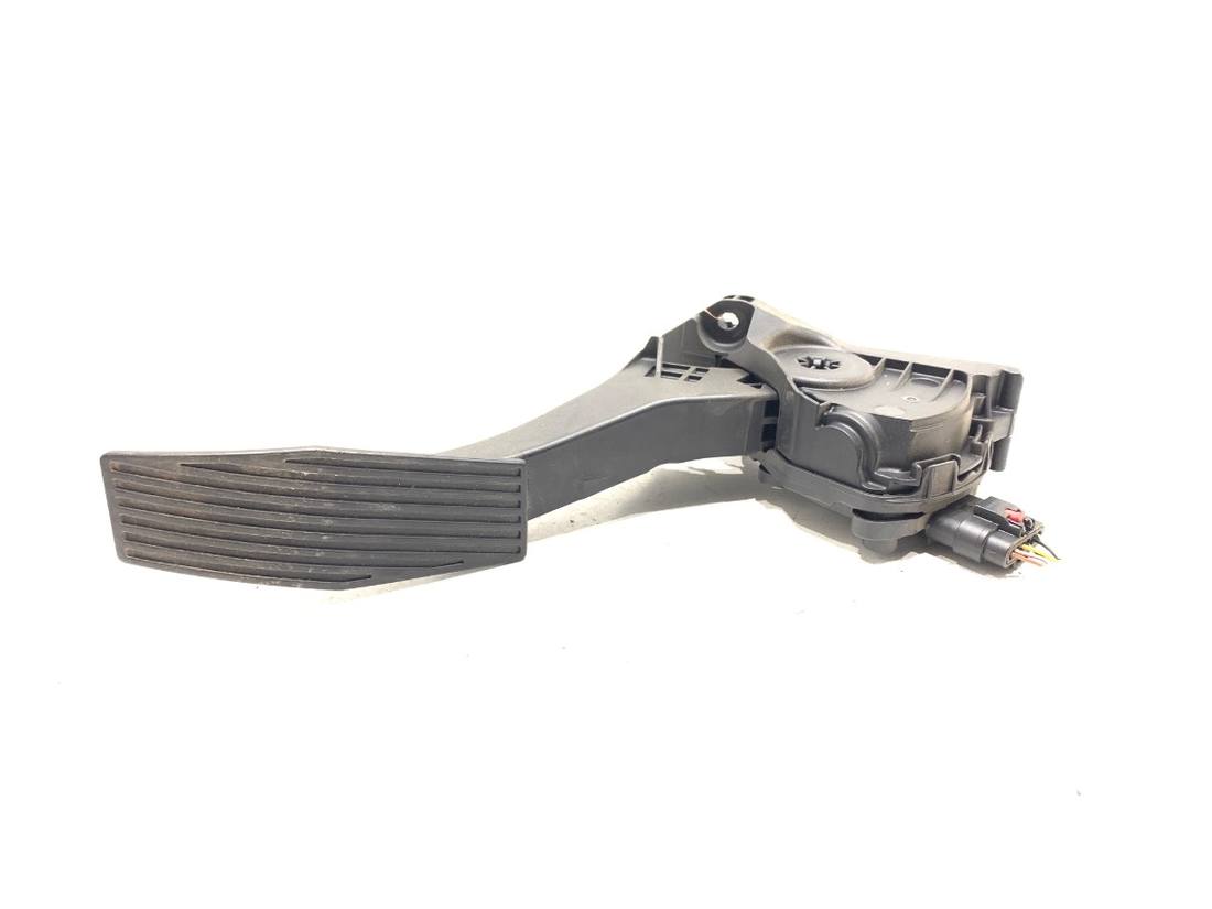 Педаль газу потенціометр Opel Astra K 13466235