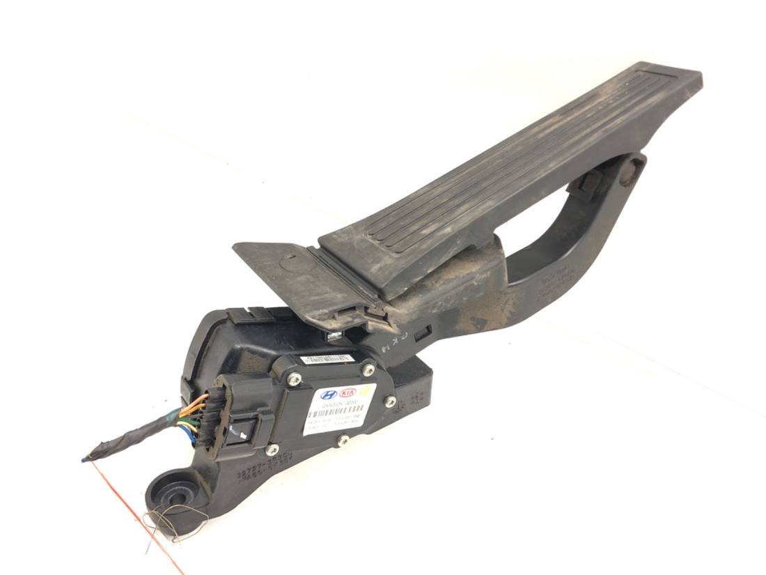 Педаль газа потенциометр Hyundai I40 GKN0025C-3Z000