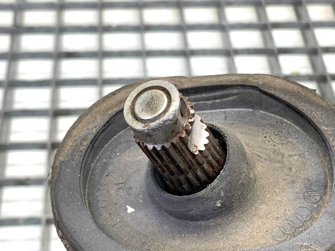 Рульова рейка Volkswagen Passat B6 3C1423051F — фото деталі 4