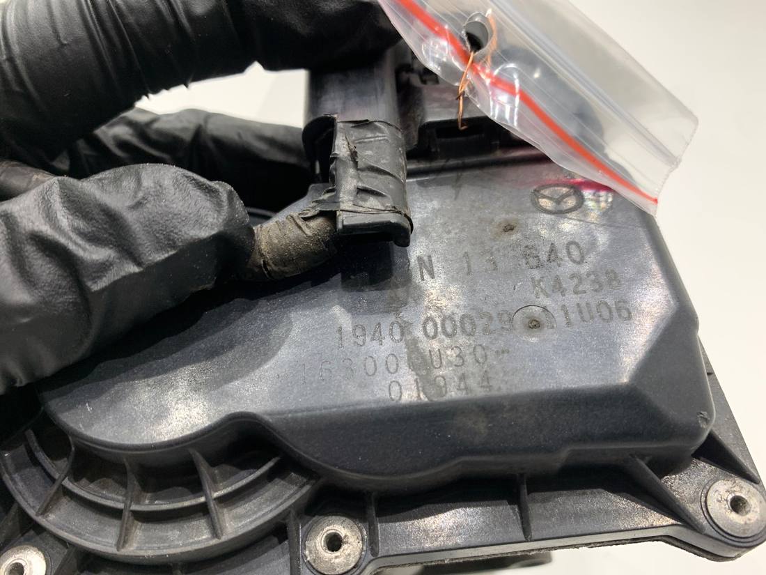 Дросельна заслінка Mazda 2 P53N13640 — фото деталі 4