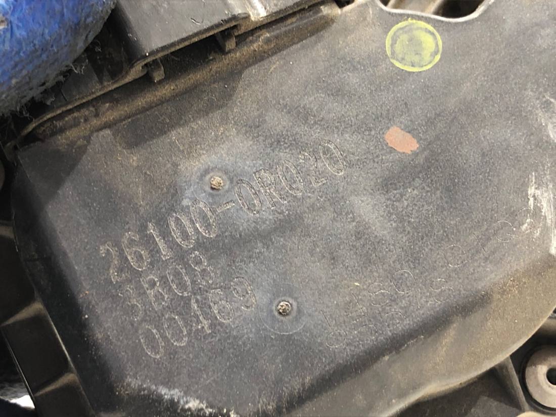 Дросельна заслінка Toyota Avensis T27 26100-0R020 — фото деталі 4