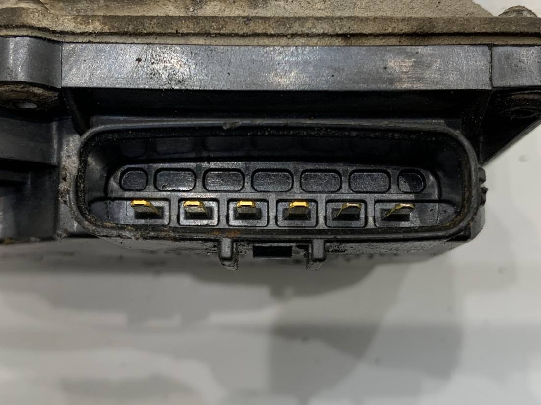 Дросельна заслінка Hyundai Ix35 35100-2B300 — фото деталі 4