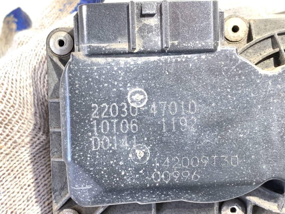 Дросельна заслінка Toyota Auris 22030-47010 — фото деталі 4