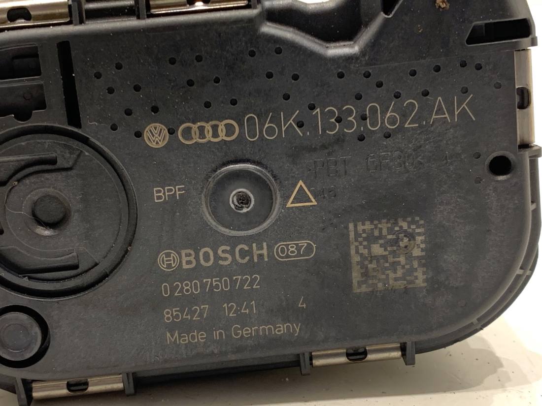 Дроссельная заслонка Audi A4 B9 06K133062AK — фото детали 3