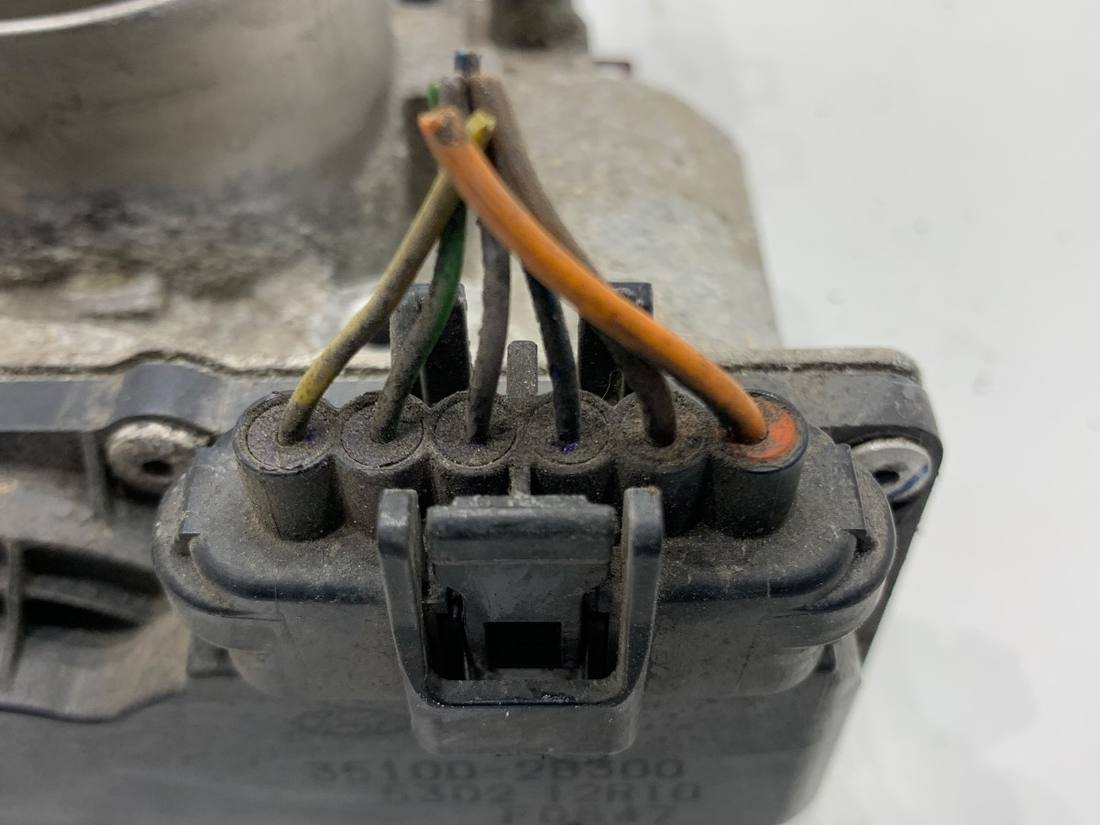 Дросельна заслінка Hyundai Ix35 35100-2B300 — фото деталі 3