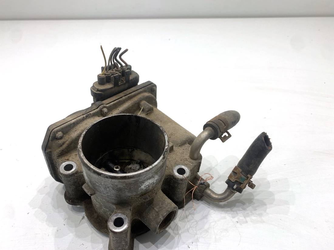 Дросельна заслінка Toyota Yaris 4 22030-47010