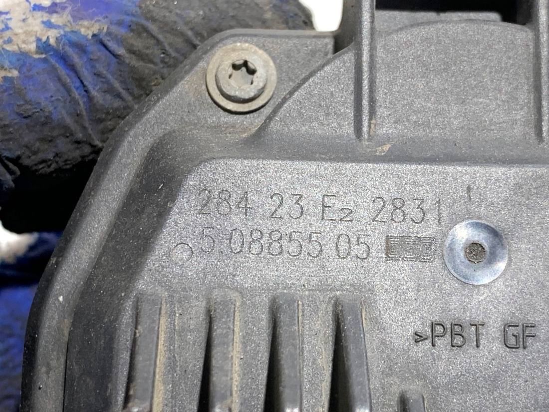 Дросельна заслінка Renault Express 147608010R — фото деталі 4