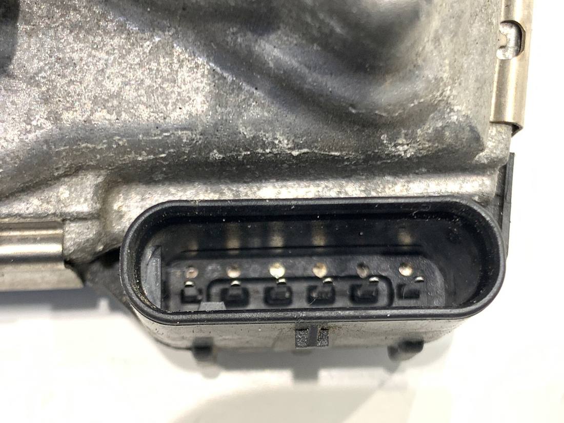 Дросельна заслінка Mercedes A W176 A2701410025 — фото деталі 3