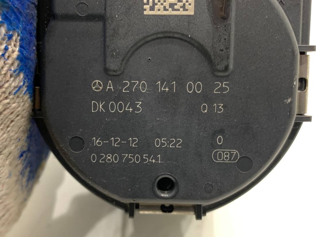 Дросельна заслінка Mercedes A W176 A2701410025 — фото деталі 4