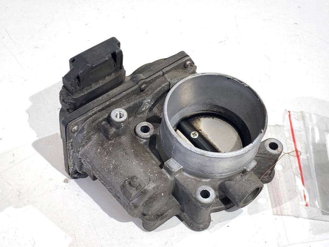Дроссельная заслонка Mazda 3 PE0113640B