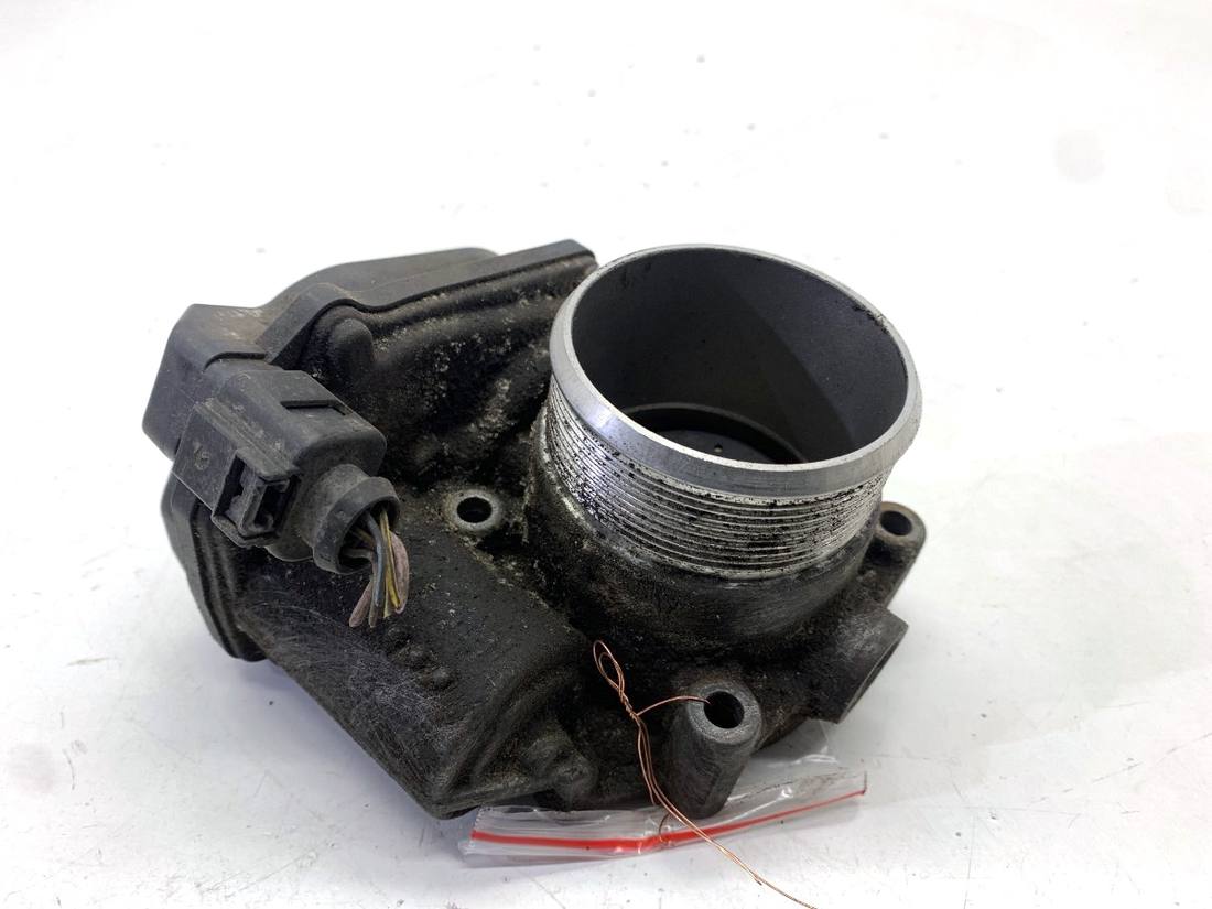 Дросельна заслінка Volkswagen Passat B7 06F133062Q