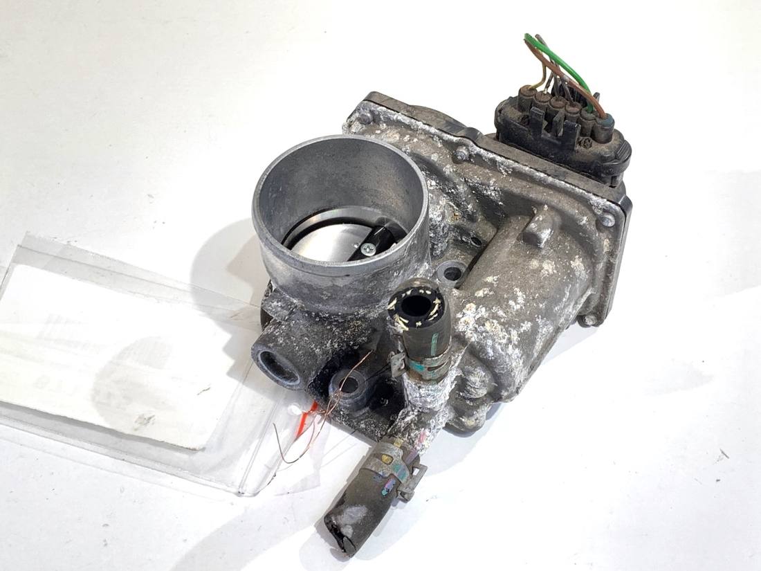 Дросельна заслінка Toyota Yaris 4 22030-0Y110