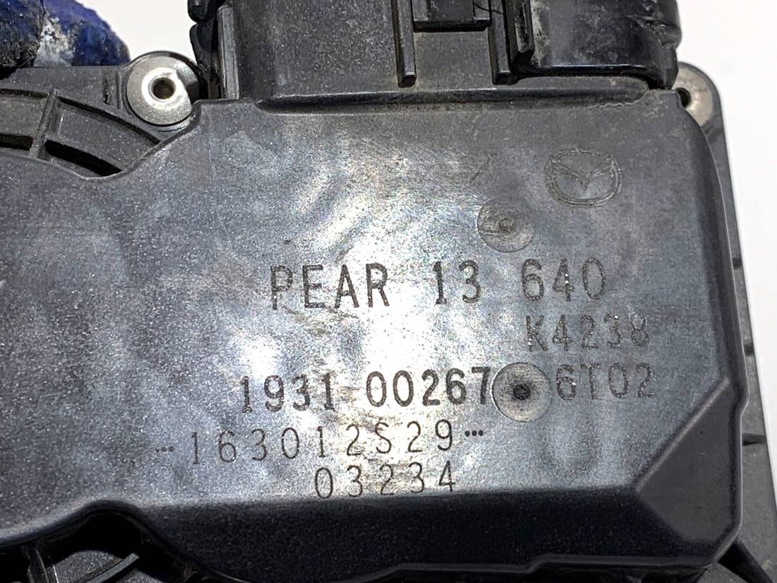 Дросельна заслінка Mazda 3 PEAR13640 K4238 — фото деталі 4