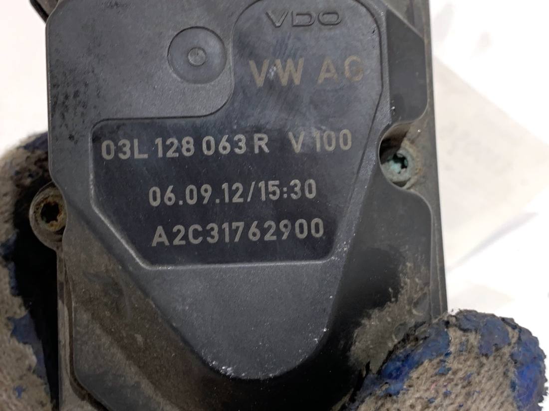 Дросельна заслінка Volkswagen Passat B7 03L128063R — фото деталі 4