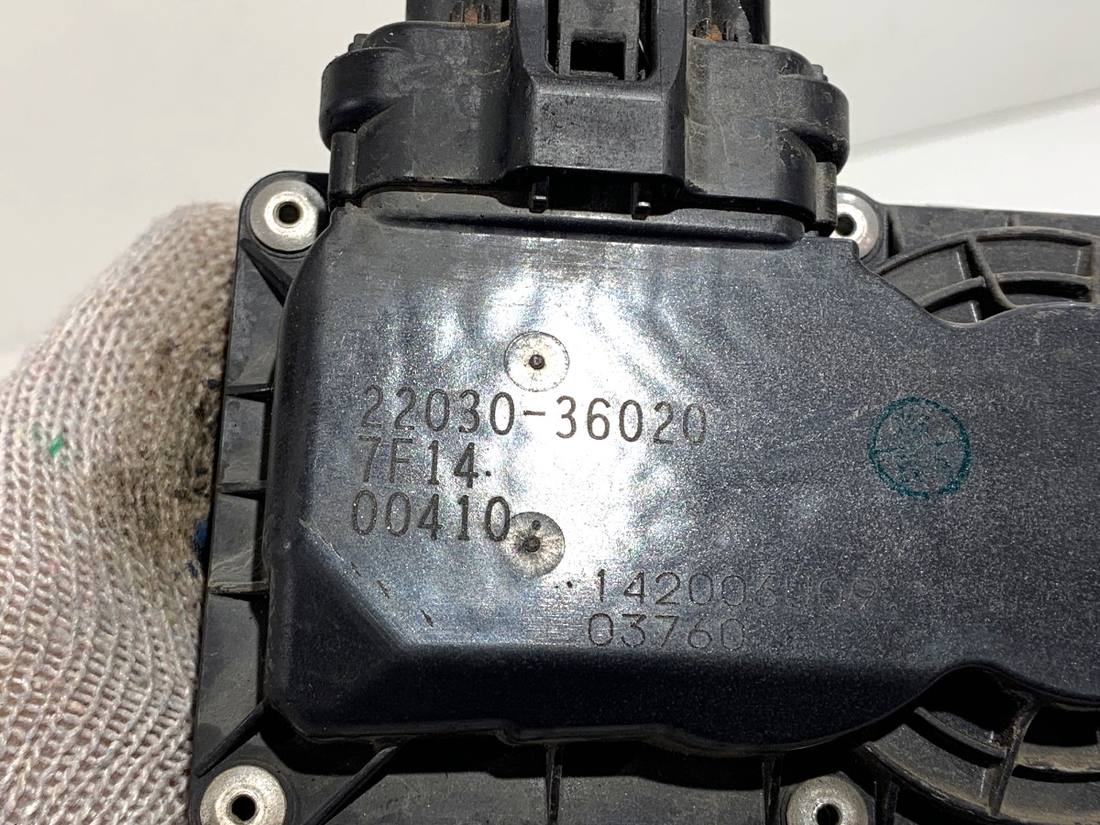 Дросельна заслінка Toyota Rav4 22030-36020 — фото деталі 4