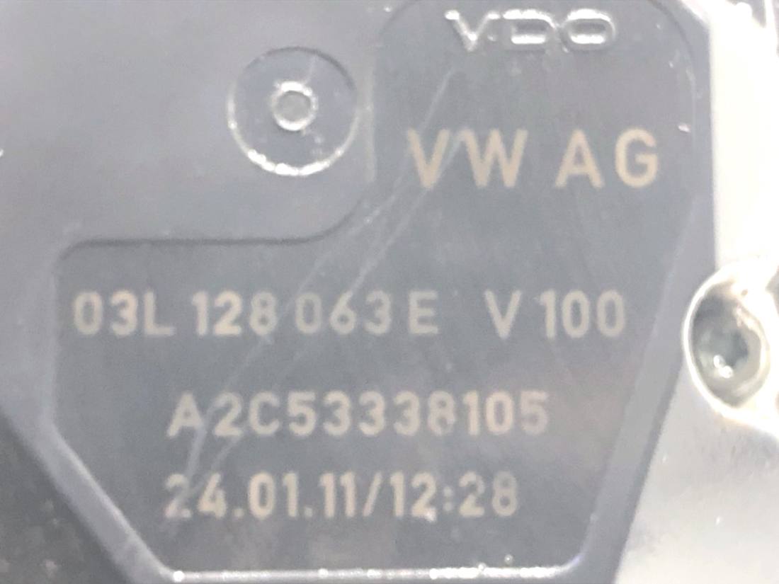 Дросельна заслінка Volkswagen Tiguan 03L128063E — фото деталі 3