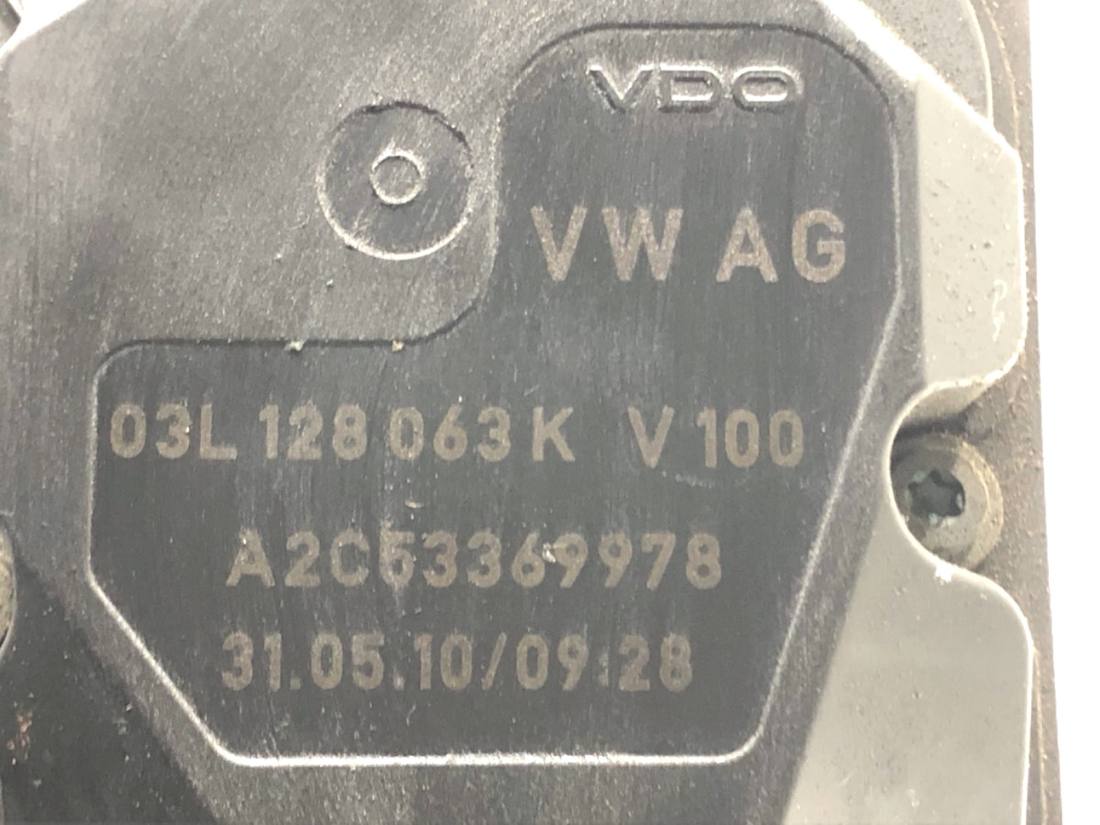 Дросельна заслінка Volkswagen Polo 03L128063K — фото деталі 4