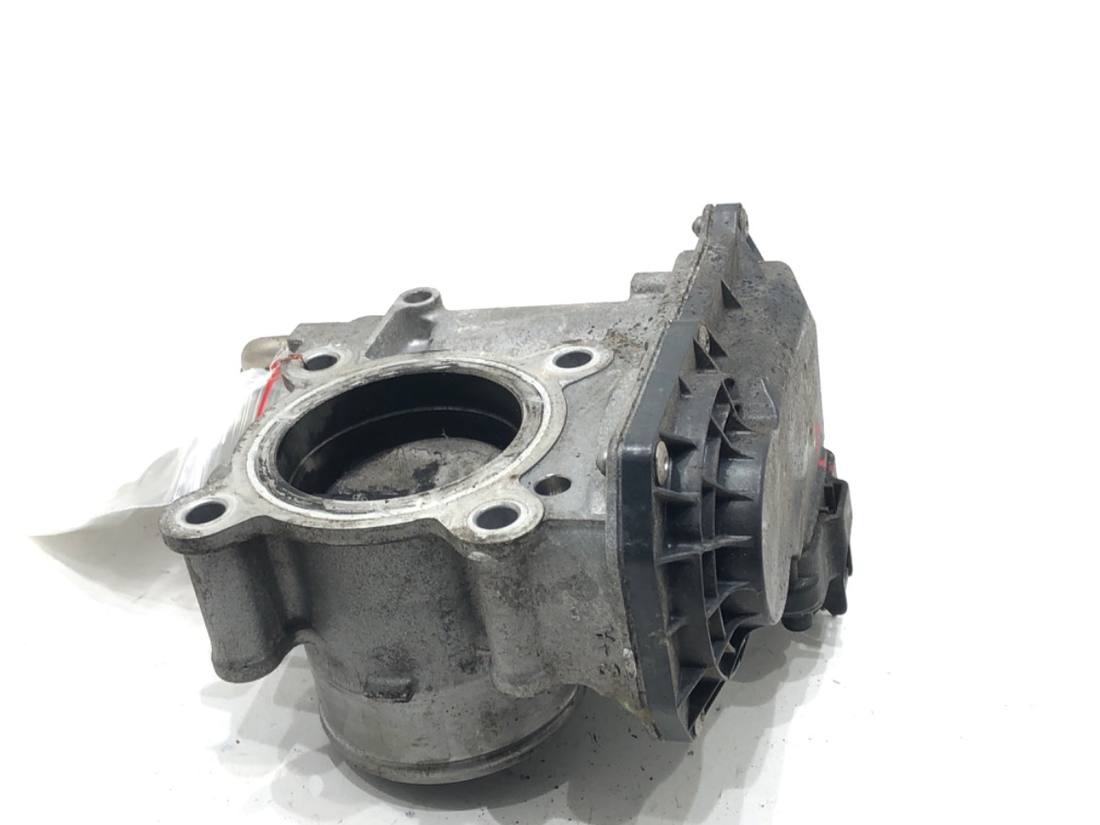 Дросельна заслінка Toyota Yaris 4 22030-47010