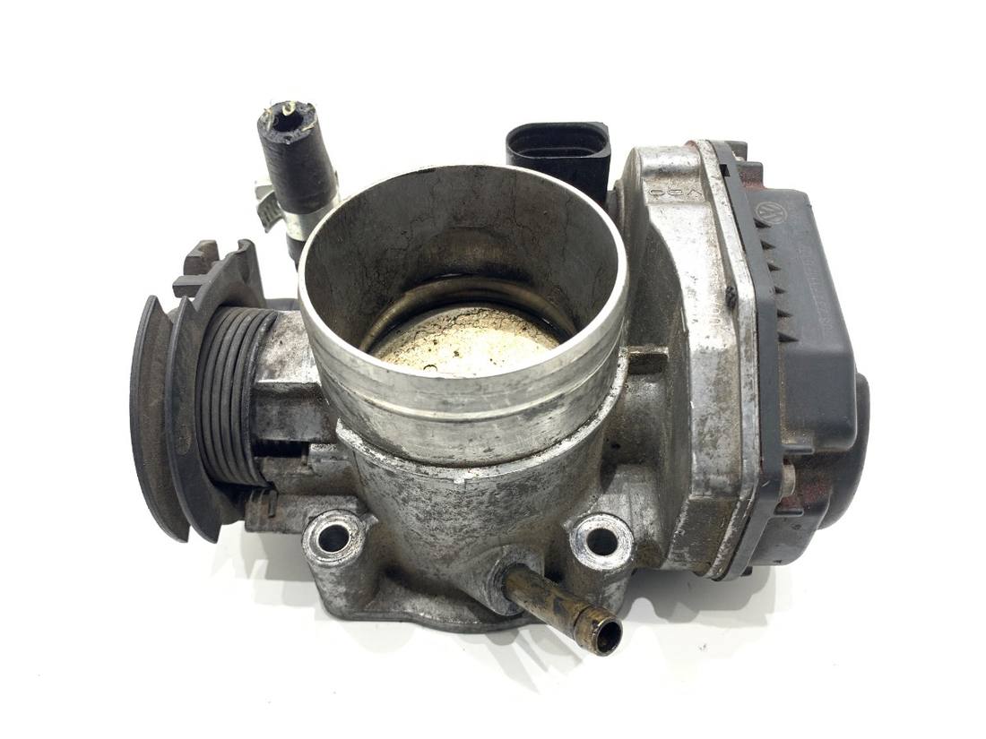 Дроссельная заслонка Volkswagen Golf 4 06A133064J