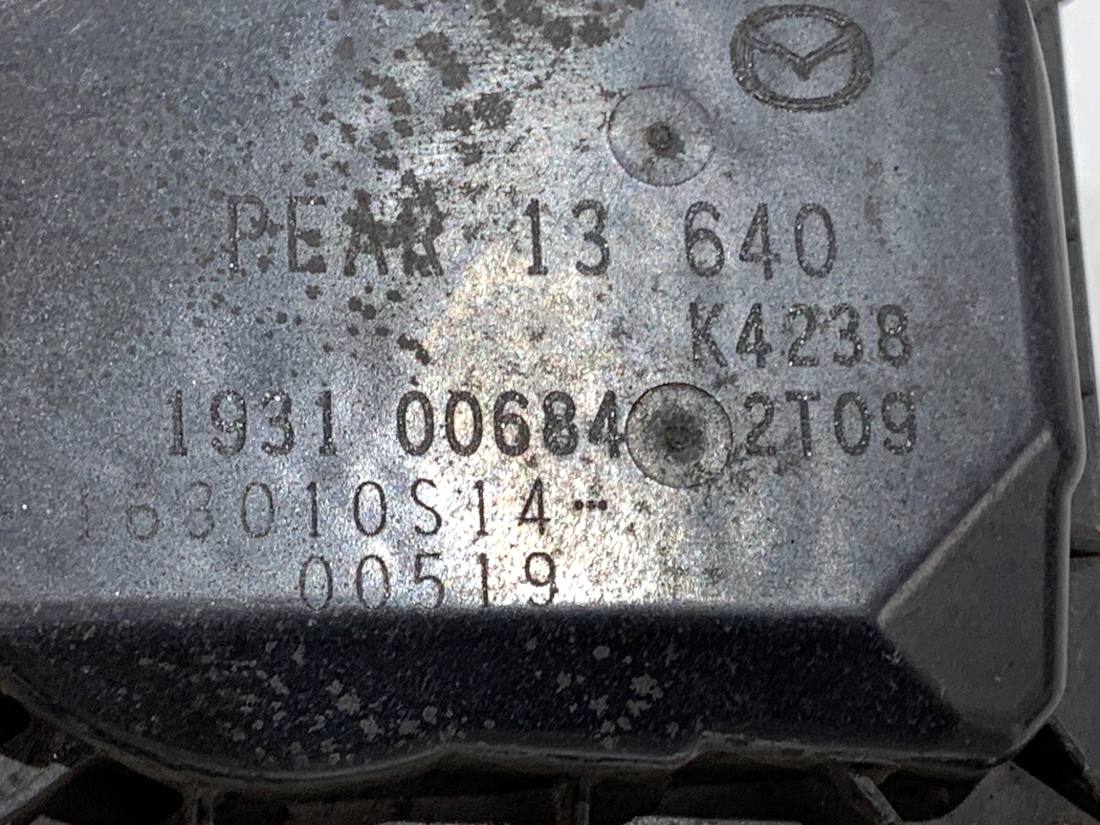 Дросельна заслінка Mazda 3 PEAR13640 K4238 — фото деталі 4