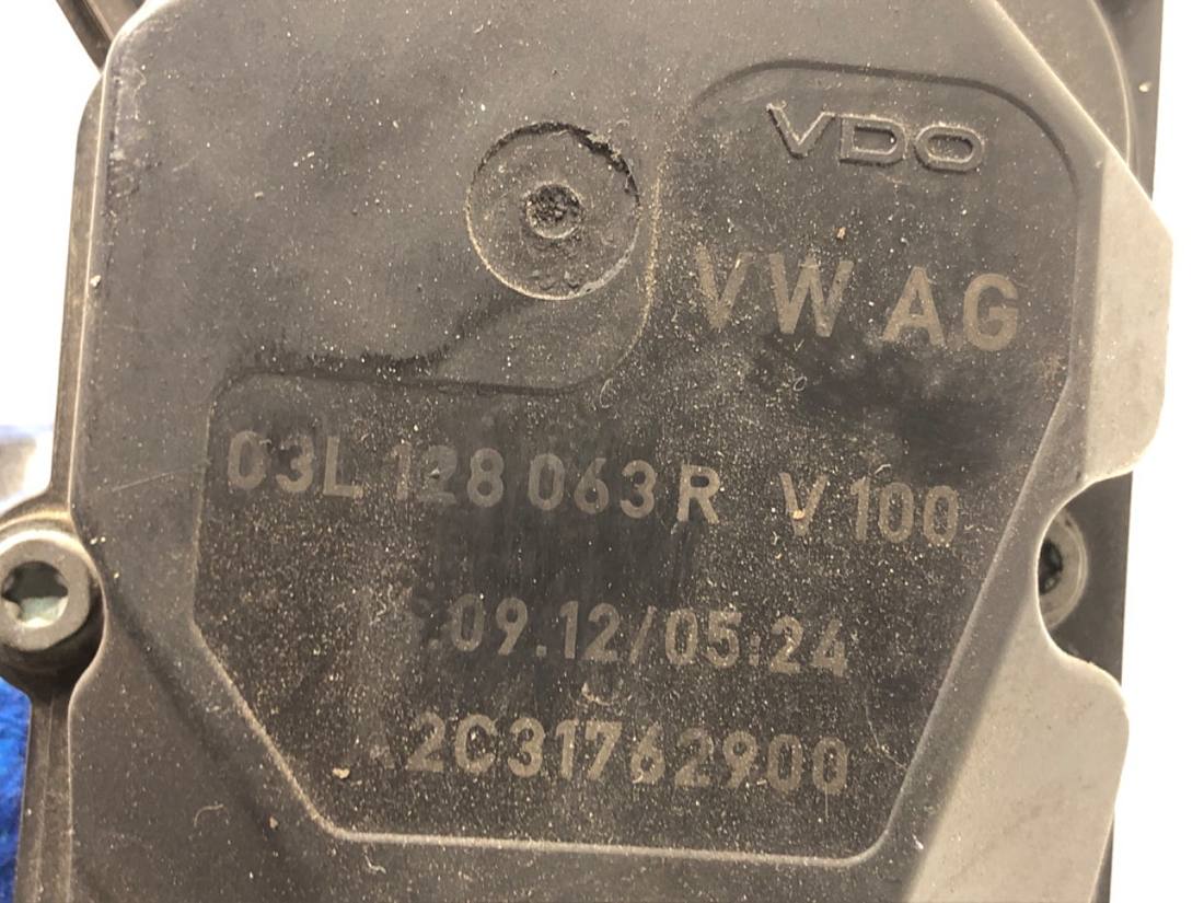 Дросельна заслінка Volkswagen Passat CC 03L128063R — фото деталі 4