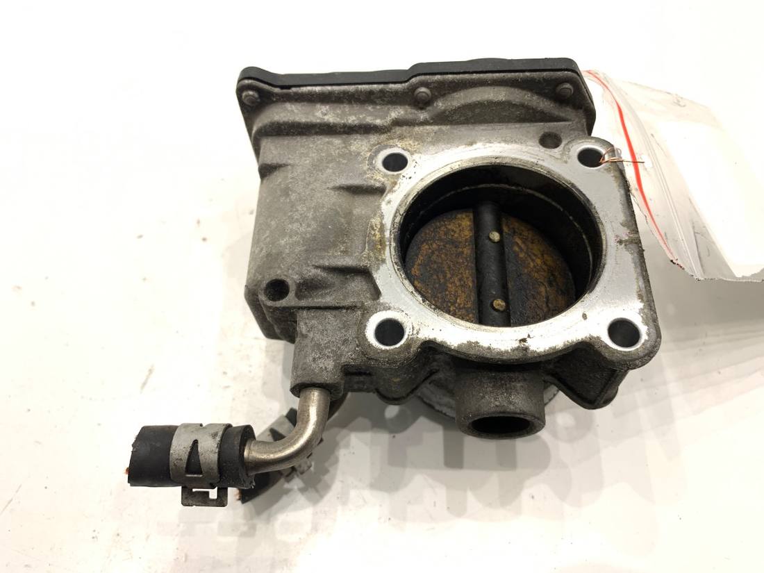 Дросельна заслінка Toyota Corolla E12 22030-0D030 — фото деталі 3