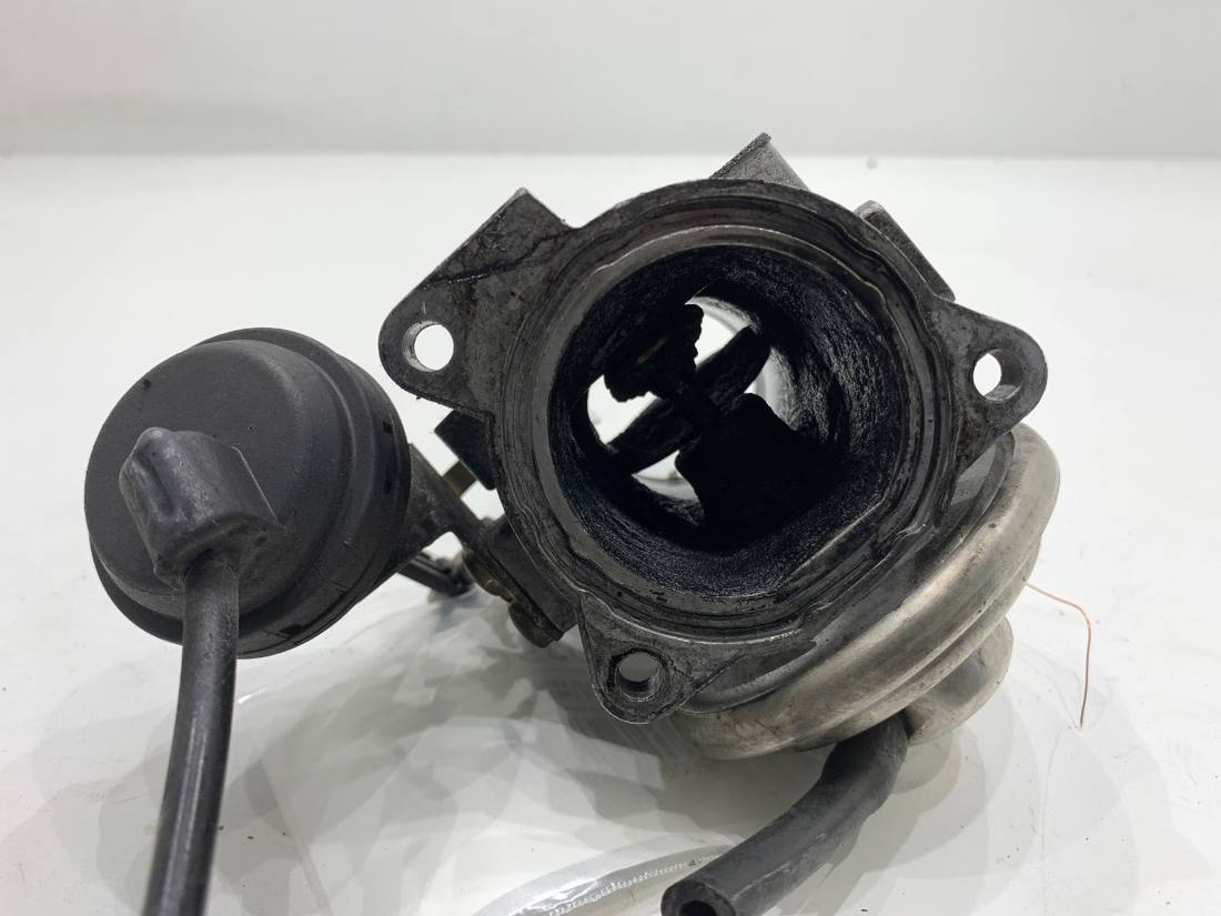 Дросельна заслінка Audi A3 8L 038131501E — фото деталі 3