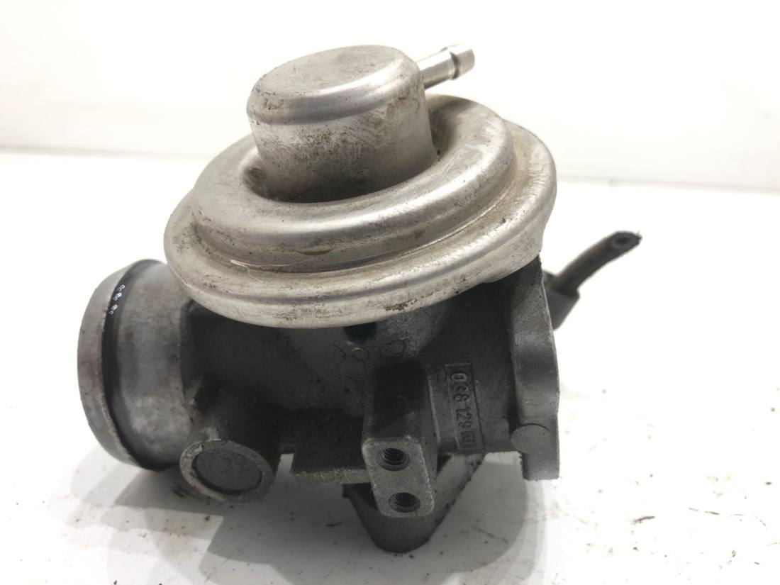 Дросельна заслінка Audi A3 8L 038131501E — фото деталі 3
