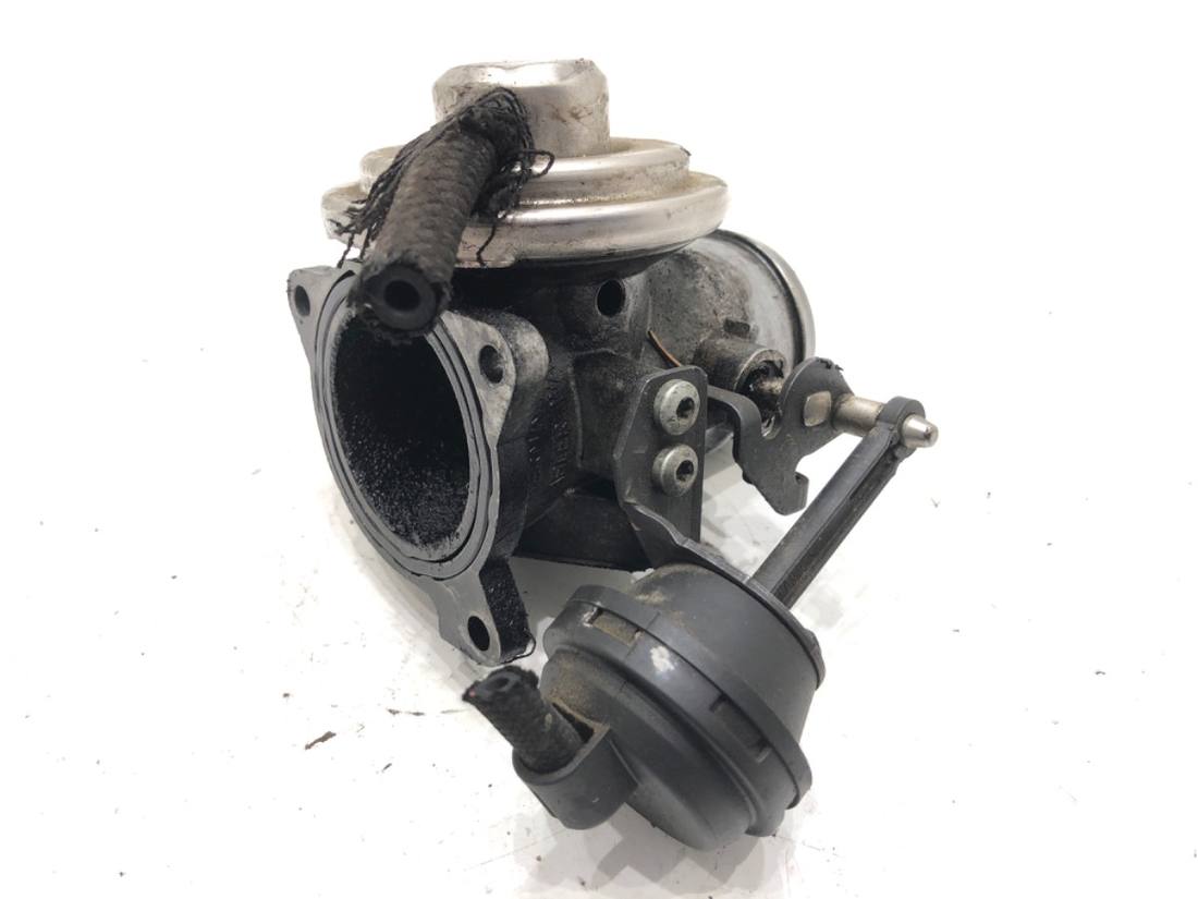 Дросельна заслінка Volkswagen Golf 4 038129637