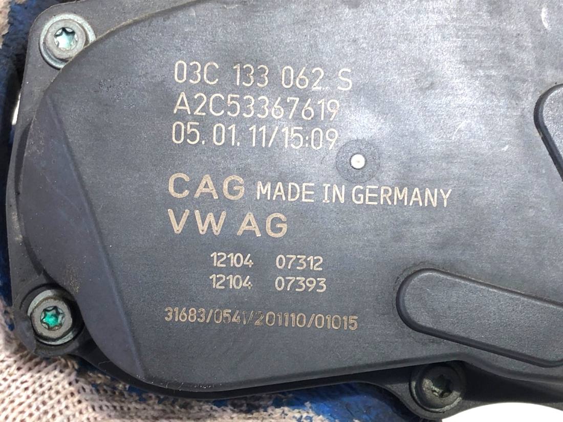 Дросельна заслінка Volkswagen Golf 6 03C133062S — фото деталі 4