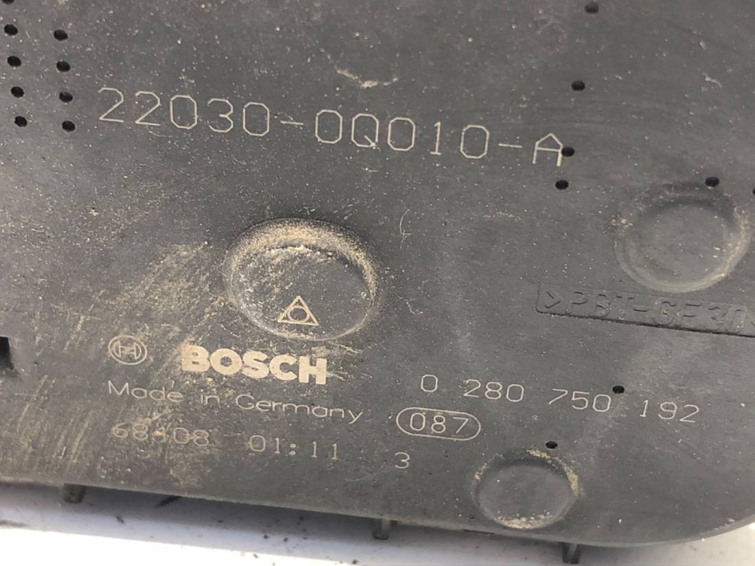 Дросельна заслінка Toyota Yaris 3 22030-0Q010-A — фото деталі 5