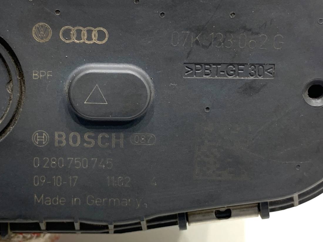 Дросельна заслінка Audi TT 07K133062G — фото деталі 5