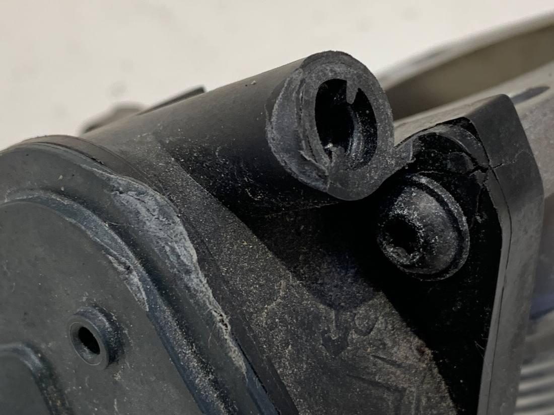 Дросельна заслінка Opel Crossland 9842936880 — фото деталі 3