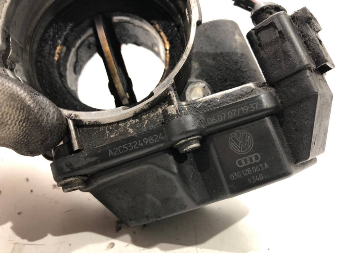 Дросельна заслінка Volkswagen Passat B6 03G128063A — фото деталі 5