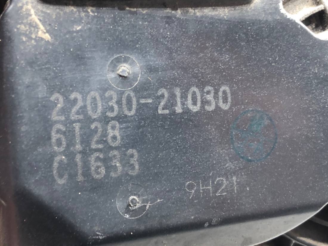 Дроссельная заслонка Toyota Yaris 3 22030-21030 — фото детали 4