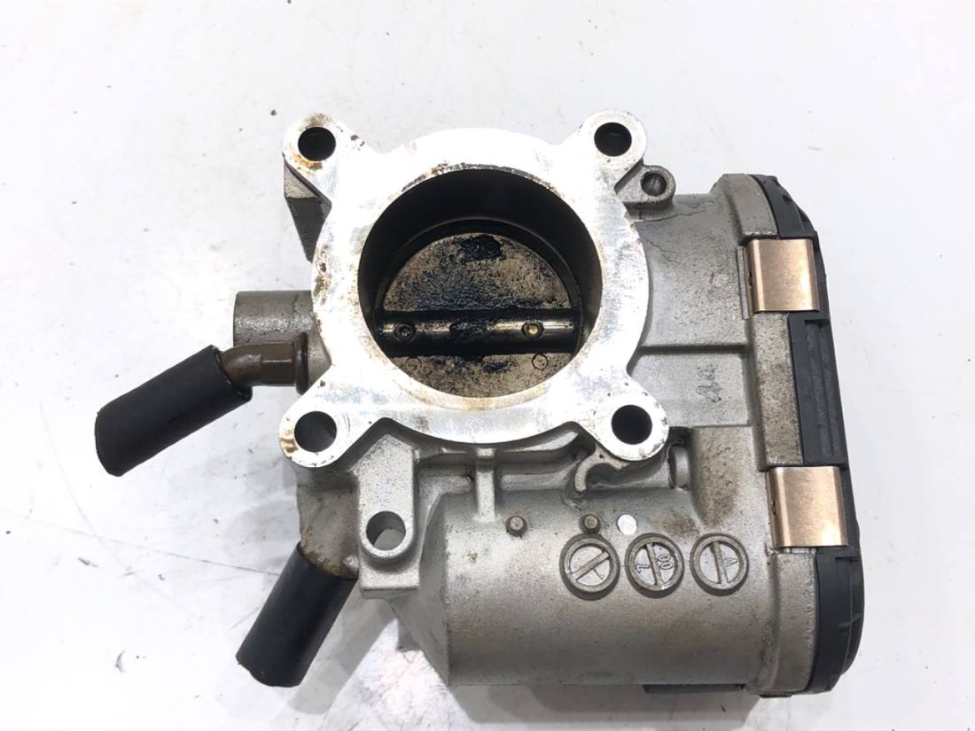 Дросельна заслінка Seat Ibiza 030133062C