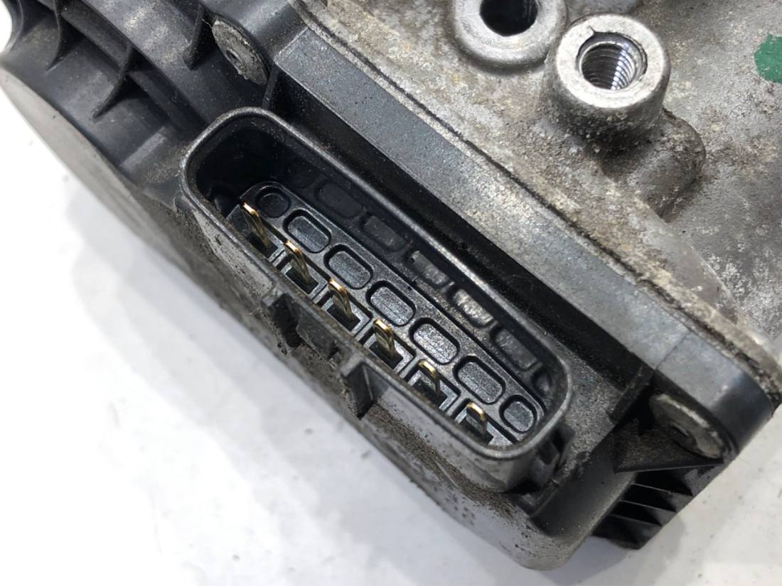 Дросельна заслінка Mazda 2 P53N13640 — фото деталі 3