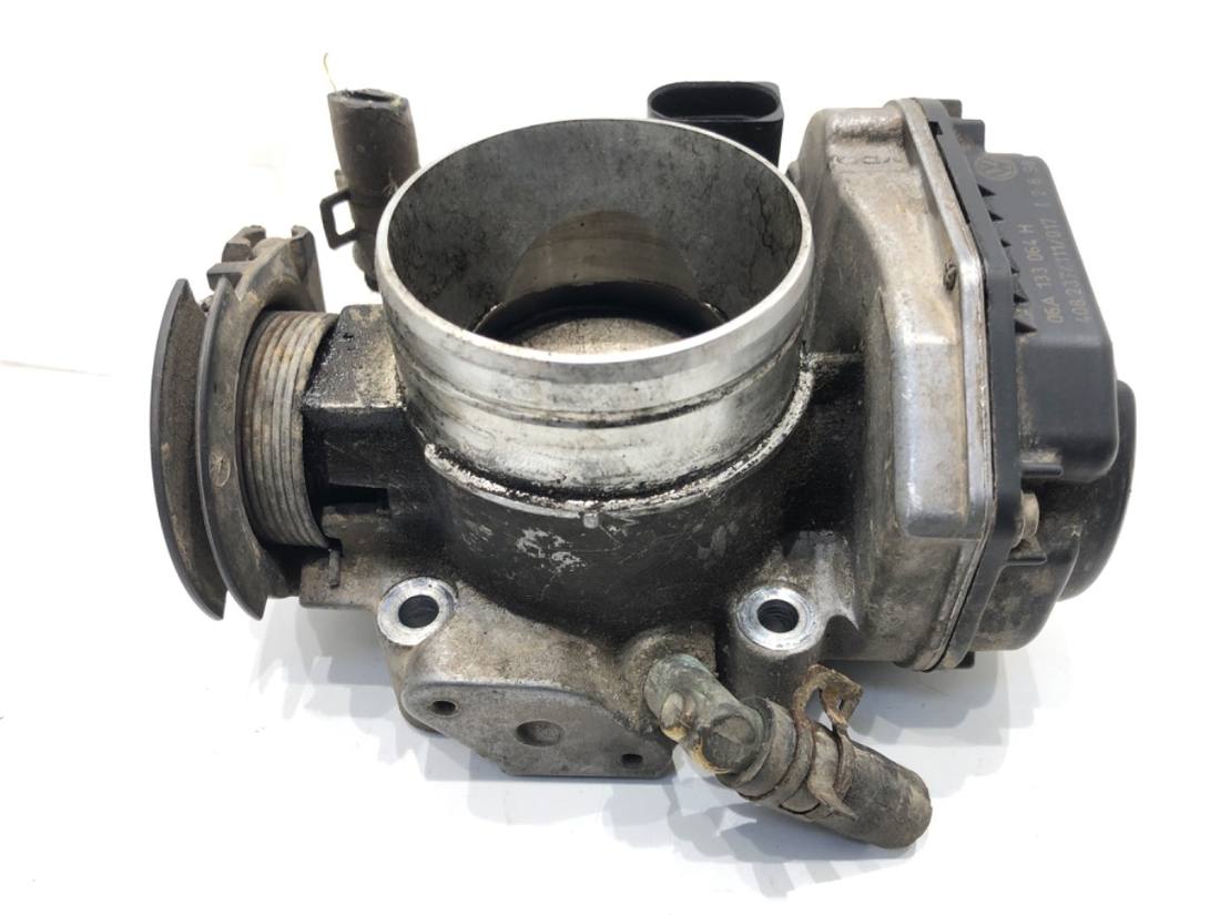 Дроссельная заслонка Volkswagen Bora 06A133064H