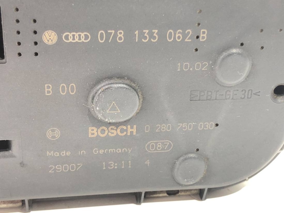 Дросельна заслінка Audi A4 B6 078133062B — фото деталі 3